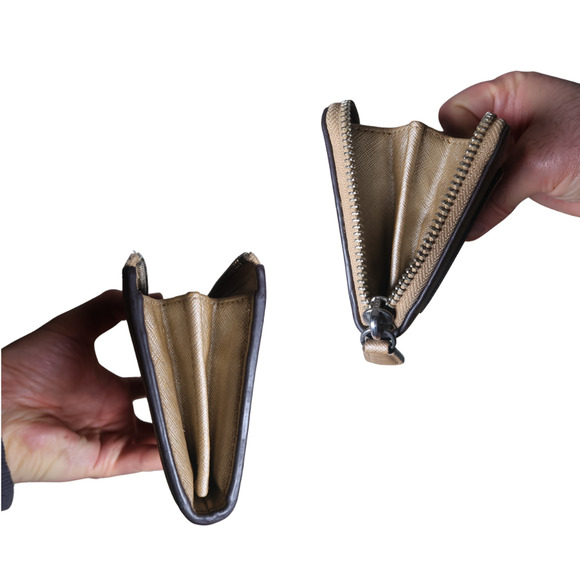 Coach Leather Zip-Around Bifold Wallet Gold with Front Slip Pocket 8 Card Slots - Picture 4 of 8